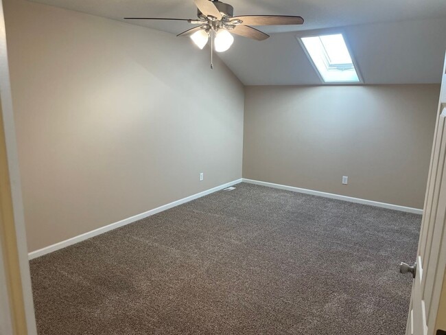 Building Photo - 4 bed/ 3 1/2 bath