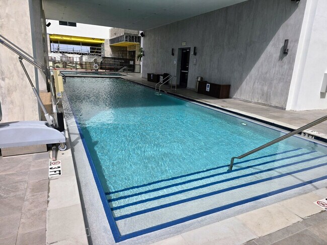 Building Photo - 190 SW 8th St