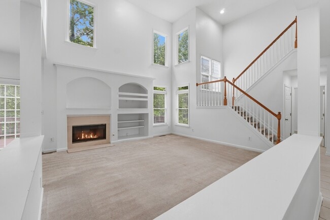 Building Photo - Spacious Renovated Home on a Quiet Cul-de-Sac Single-family · Professionally managed · Move-in ready