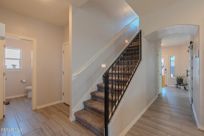 Building Photo - 305 Del Palmar