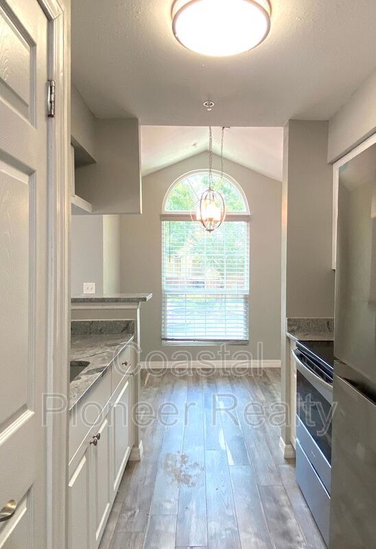 Building Photo - 8642 Mallard Reserve Dr