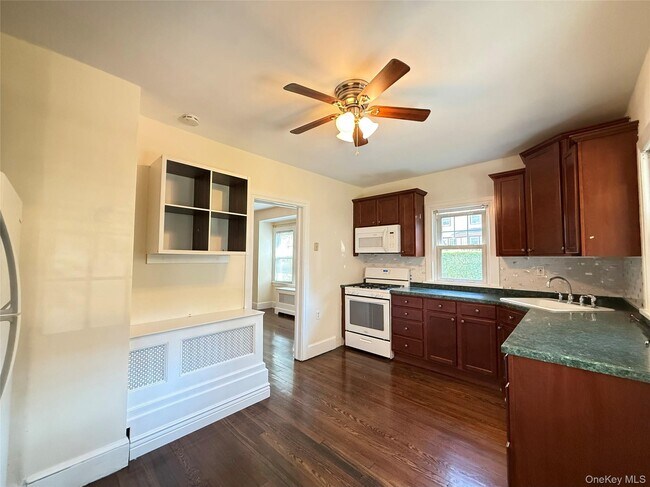 Building Photo - 38 Sammis St