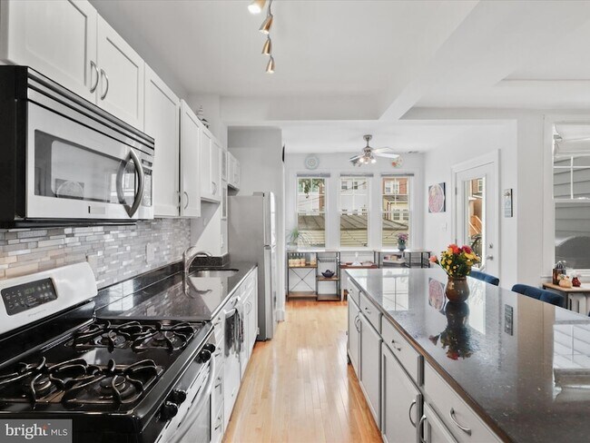 Building Photo - 1813 Bay St SE