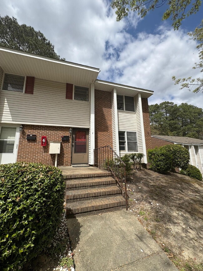Building Photo - 571 Winding Creek Rd