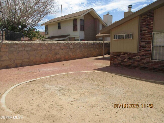 Building Photo - 1465 Sierra De Oro Dr