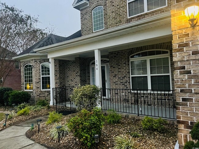 Building Photo - 584 Summerhill Dr