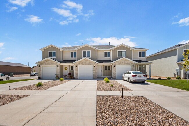 Building Photo - 917 N 100 W