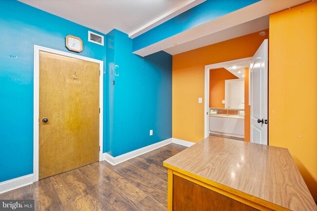 Building Photo - 807 Eastern Blvd