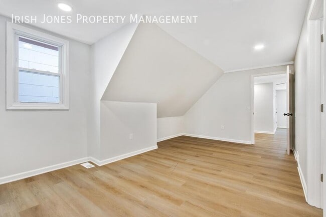 Building Photo - 48 Boyd St