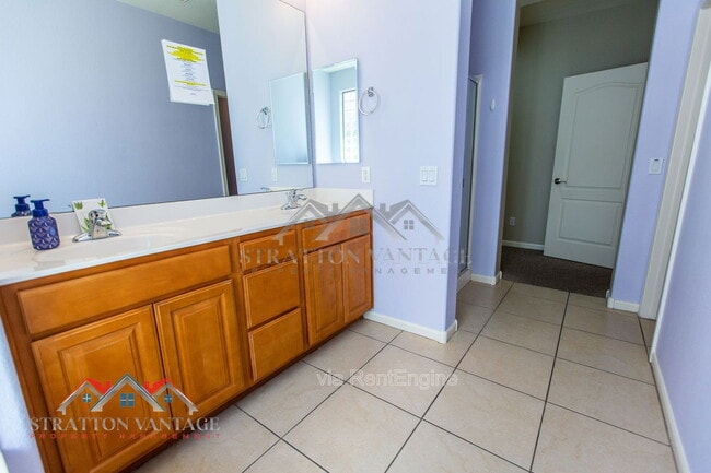 Building Photo - 13562 W Cypress St