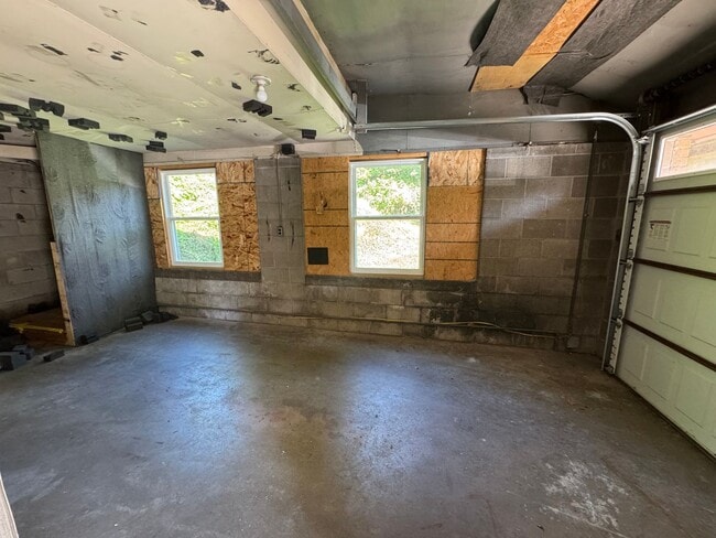 Building Photo - Large Moline Home with 3-Car Garage, Privacy, and Plenty of Space