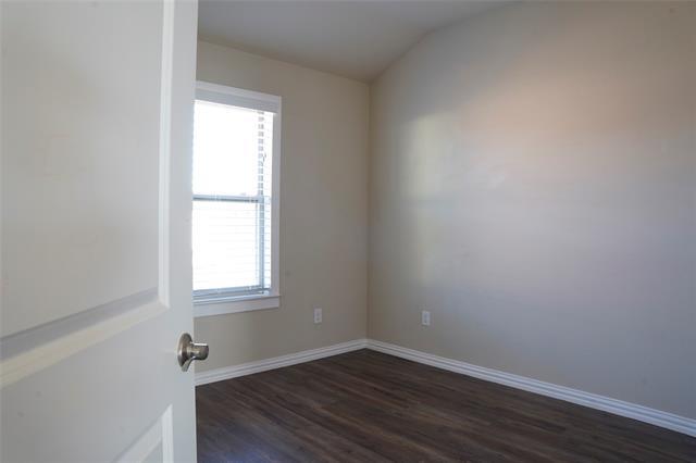 Building Photo - 4920-4922 Villas Dr