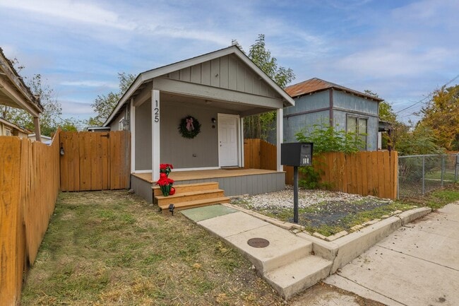 Building Photo - 125 Forrest Ave