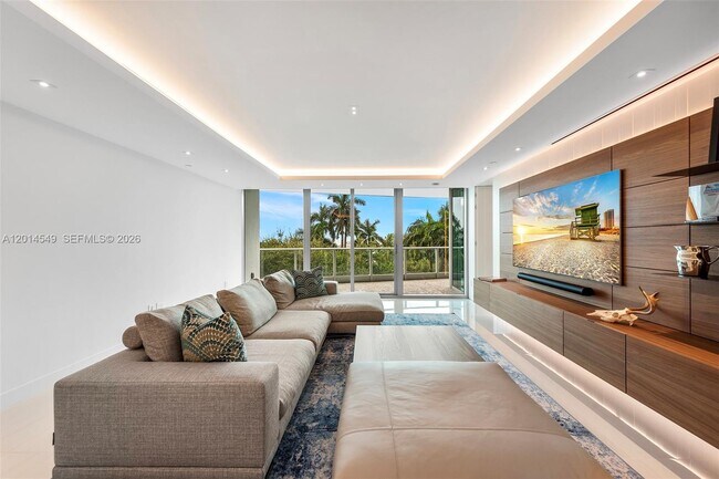 Building Photo - 2627 S Bayshore Dr