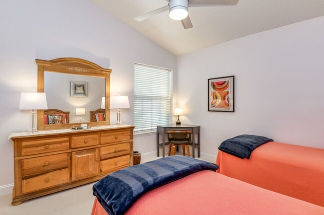 Building Photo - Luxury 3-bedroom - 4 bath with garage