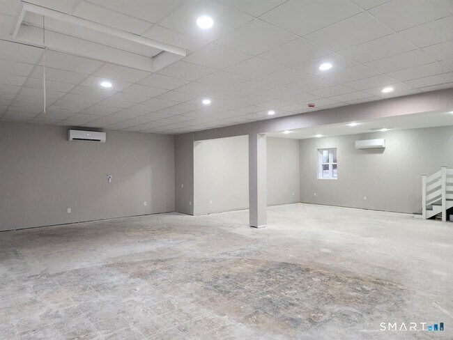 Building Photo - 16 Church St