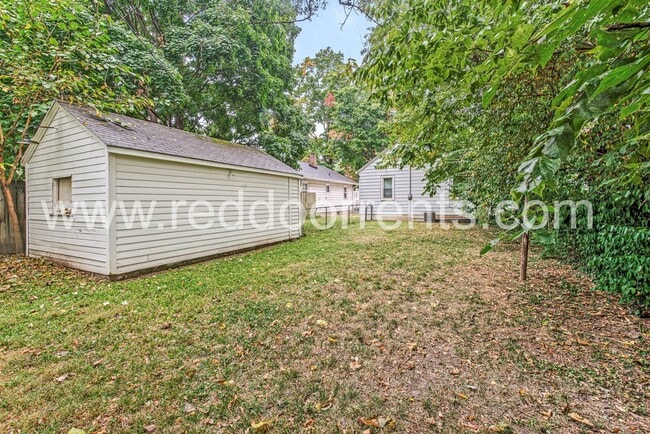 Building Photo - 4925 Crittenden Ave