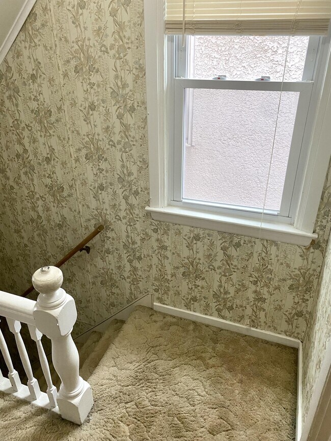 Building Photo - 611 Crown Ave