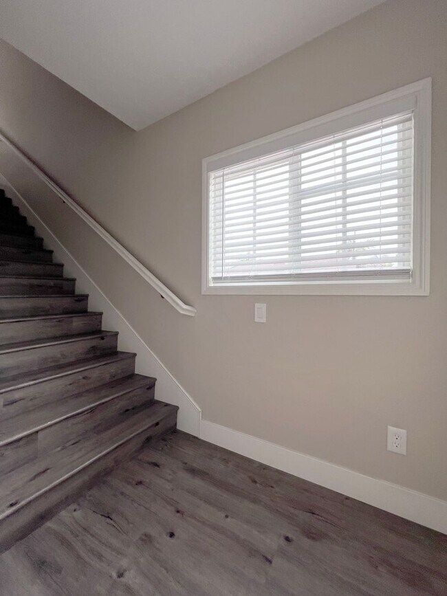Building Photo - NEW AC - Bright & Spacious Single-Family Home with Pool