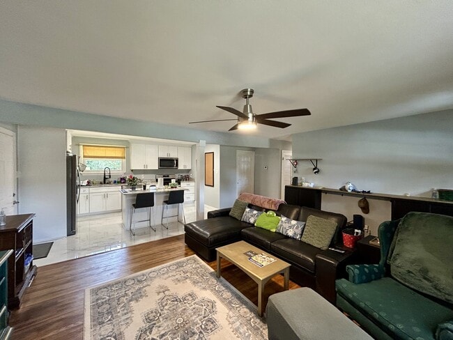 Building Photo - 8120 Halprin Dr