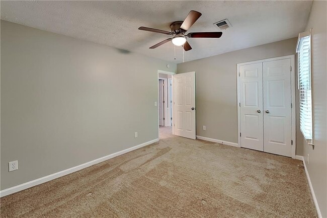 Building Photo - 2406 Southern Oak Dr SW