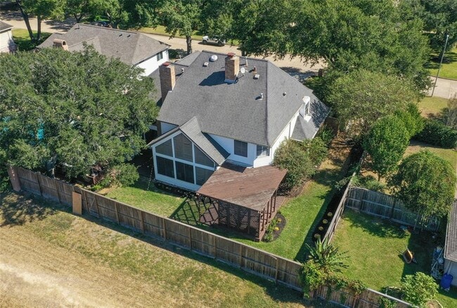 Building Photo - 1818 Brookchester Dr