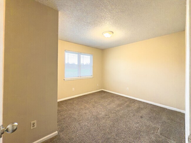 Building Photo - 2503-2503 E Morris Dr