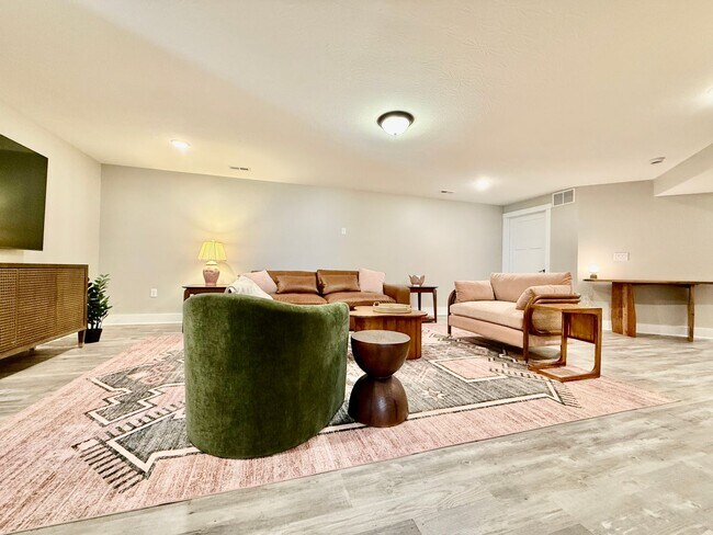 Building Photo - 5 Bed 3 Bath Home With Hot Tub In West Chester, OH