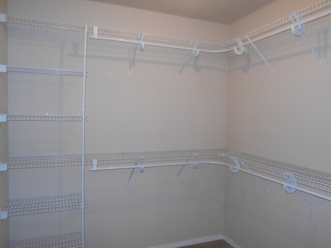 Building Photo - Spacious 3 Bedroom Duplex in Washougal