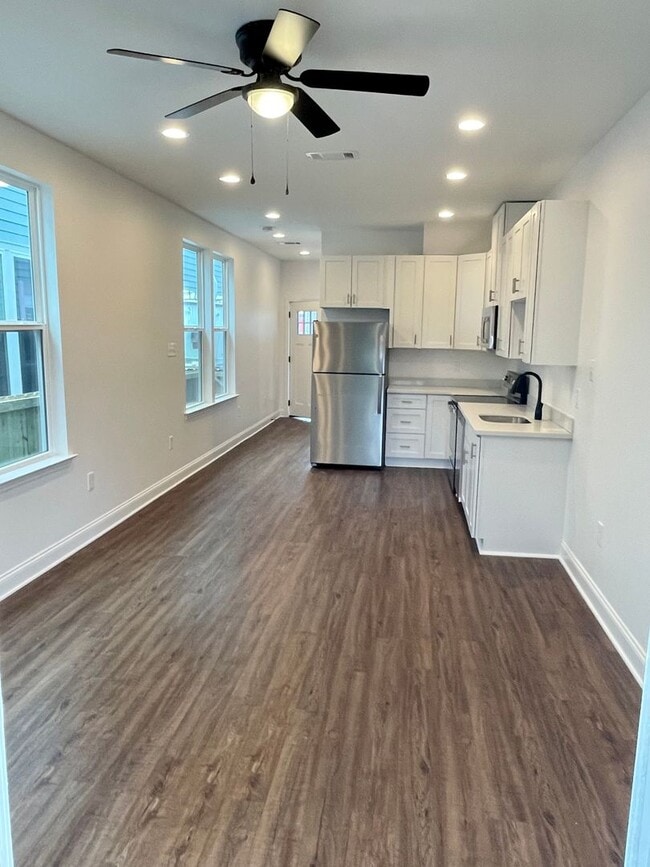Building Photo - Newly Renovated 2BD/2.5BA with covered Driveway and Backyard