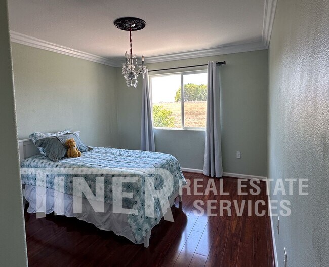 Building Photo - 3576 Hume St