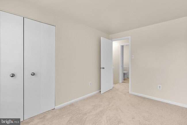 Building Photo - 13 Dinsdale Ct