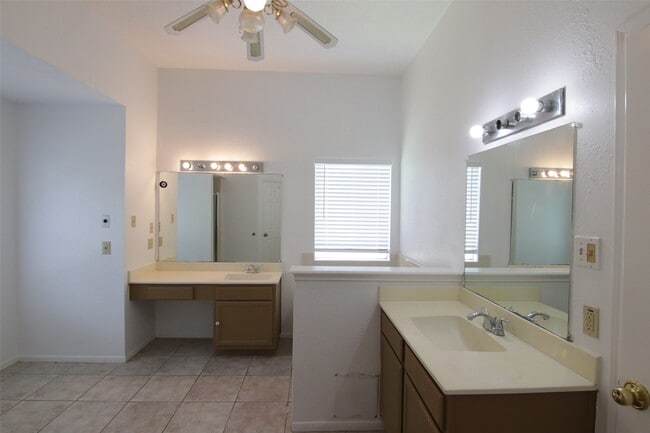Building Photo - 1238 Manchester Cir