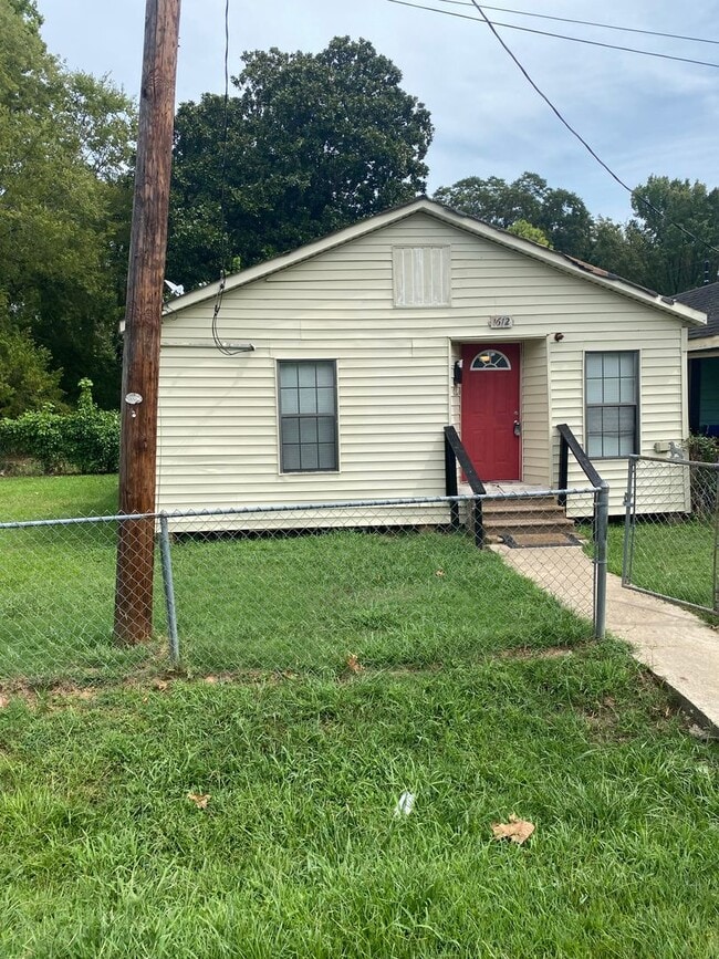 Building Photo - 2 Bedroom Home  with Fenced In Backyard 199.00 first month's rent