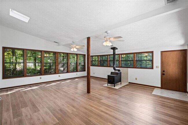 Building Photo - 1321 Timbercrest Dr