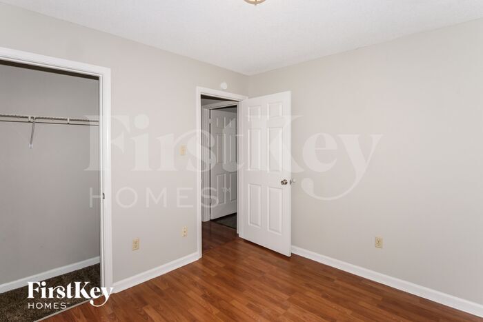 Building Photo - 5923 Willow Springs Dr