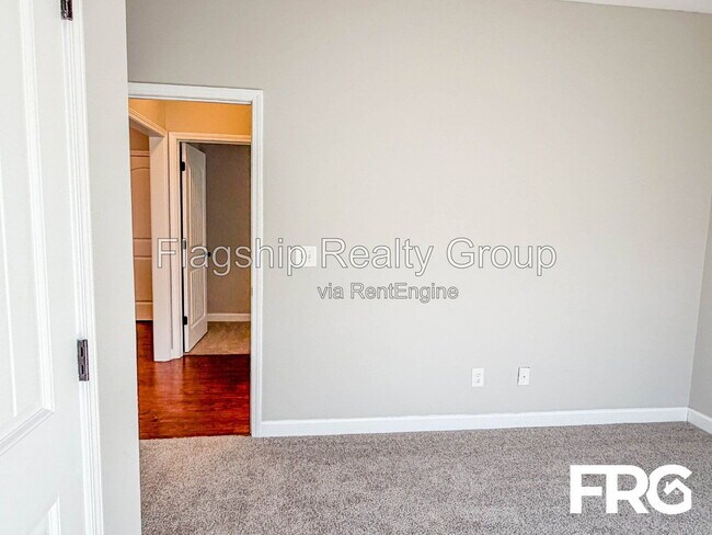 Building Photo - 103 Rolling Knoll Ct