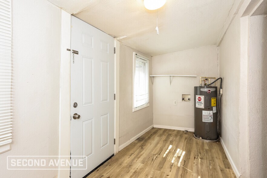 Building Photo - 1656 W 30th St