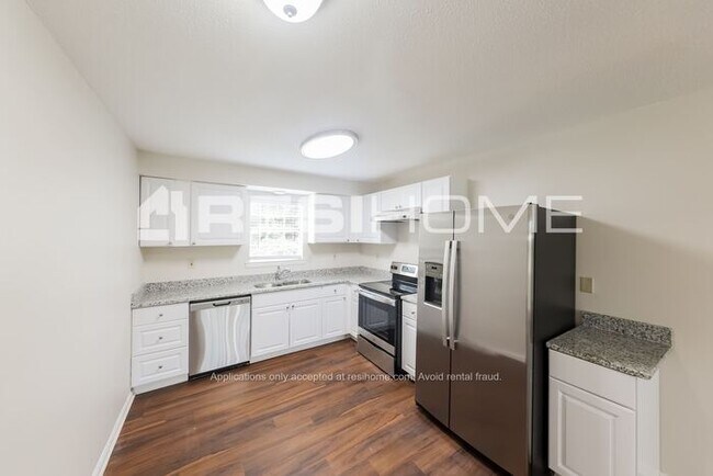 Building Photo - 741 Twin Ridge Dr