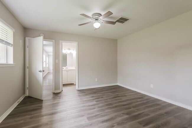 Building Photo - 25106 Lynbriar Ln