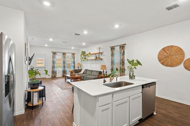 Building Photo - 12404 Silversmith Ln