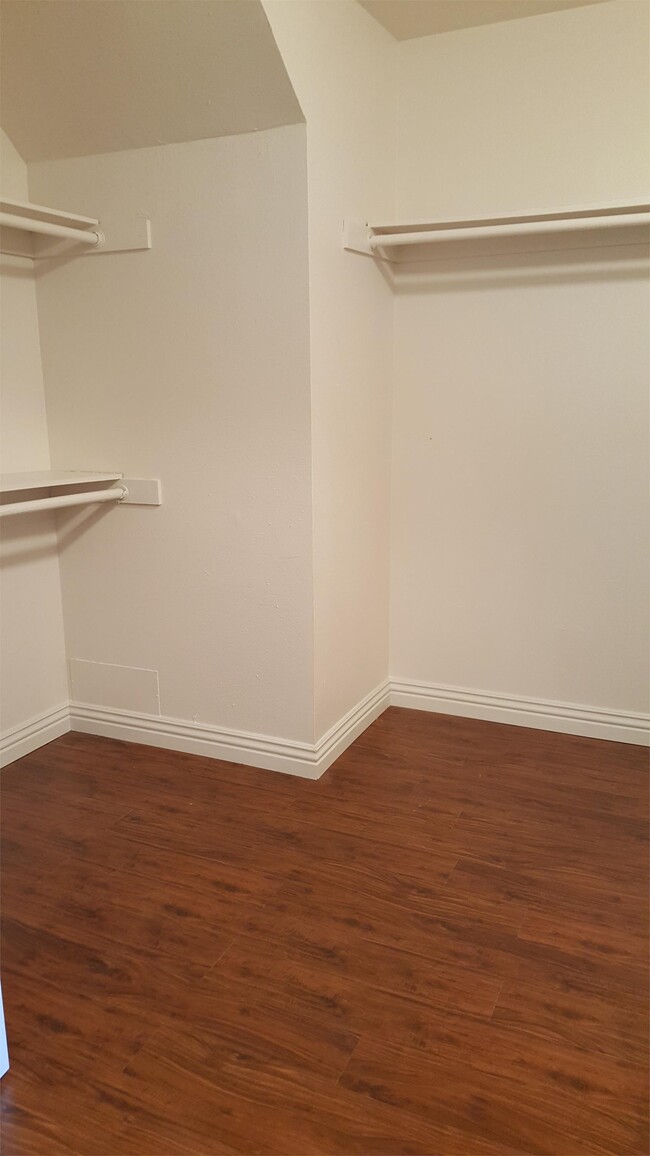 Building Photo - 2131 El Rancho Dr
