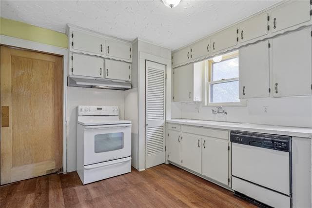 Building Photo - 2625 S University Dr