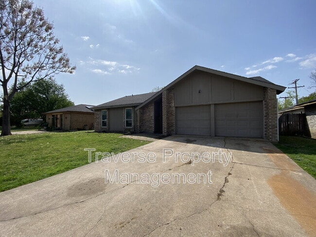 Building Photo - 2420 Springridge Dr