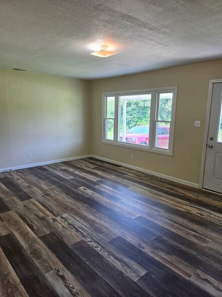 Building Photo - 2805 Rhodelia Rd