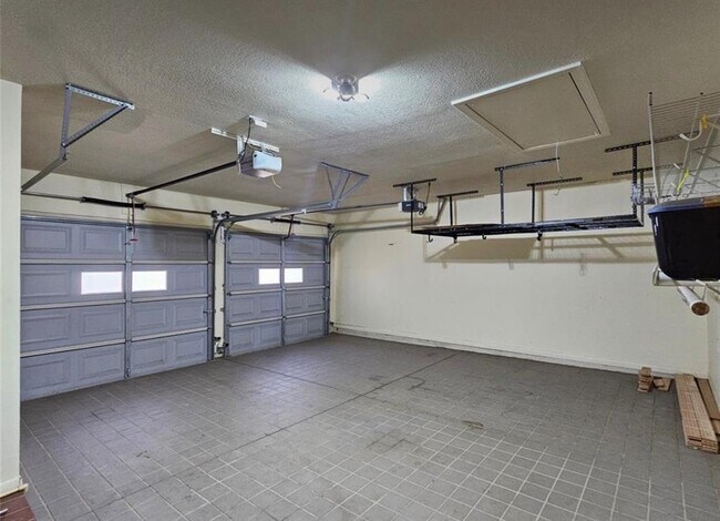 Building Photo - 2527 Willowby Dr
