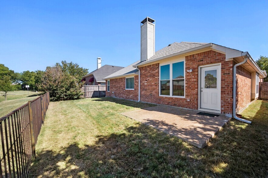 Building Photo - 2605 Wandering Oak Dr