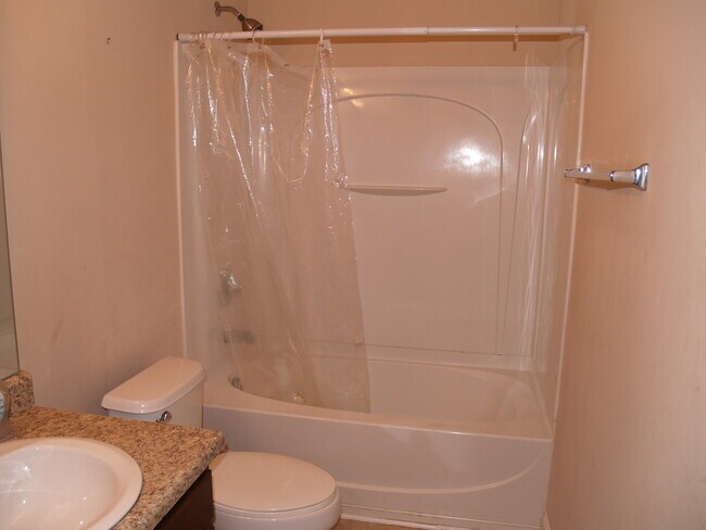 Building Photo - 142 Silverspring Pl