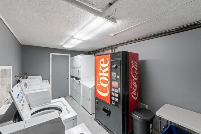 Building Photo - 609 S 9th St