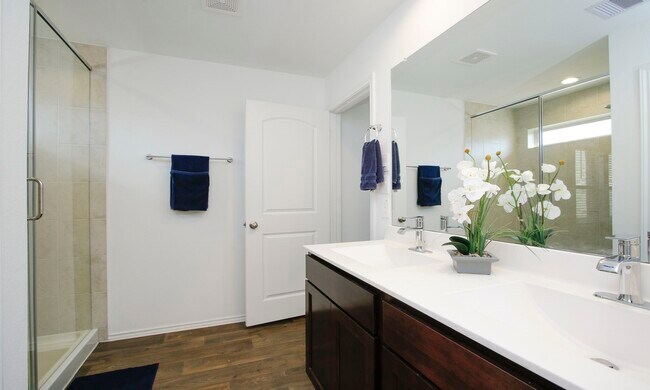 Building Photo - 9905 Gln Brk Ln